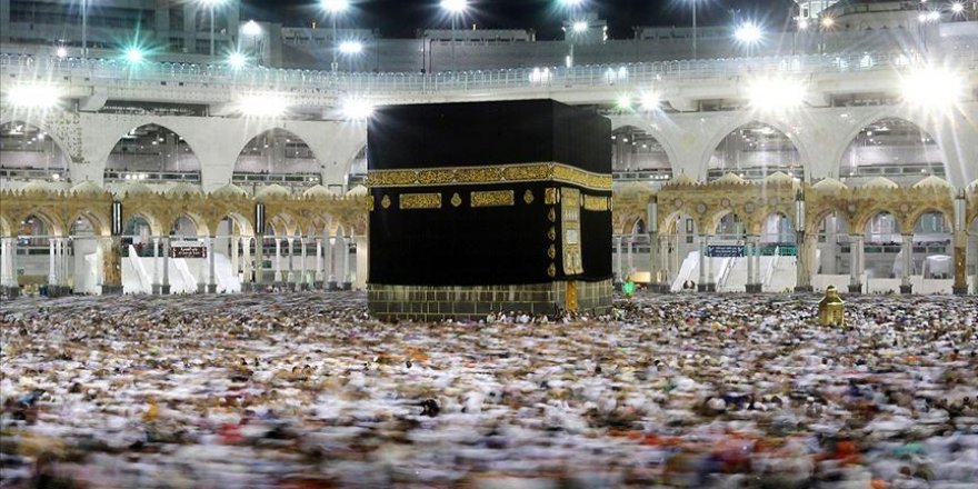 Suudi Arabistan, yeni sezonda yurt dışından umreci kabulüne başlandığını duyurdu