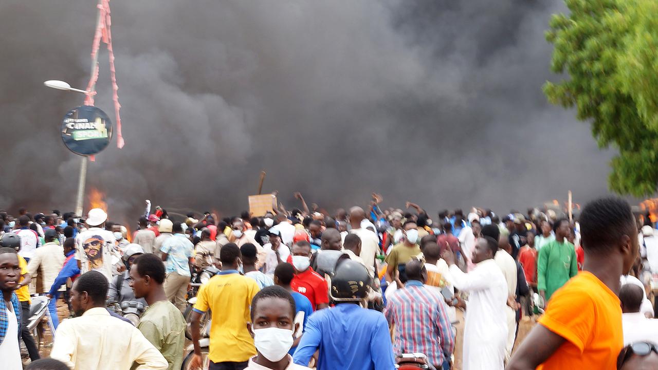 Nijer’de darbeciler iktidar partisinin genel merkezine saldırdı