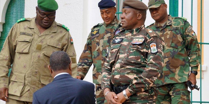 Nijer'de cunta ECOWAS'a meydan okudu