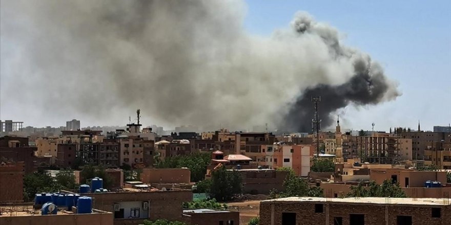 Sudan’ın başkentindeki çatışmalar nedeniyle şehirden kaçışlar sürüyor