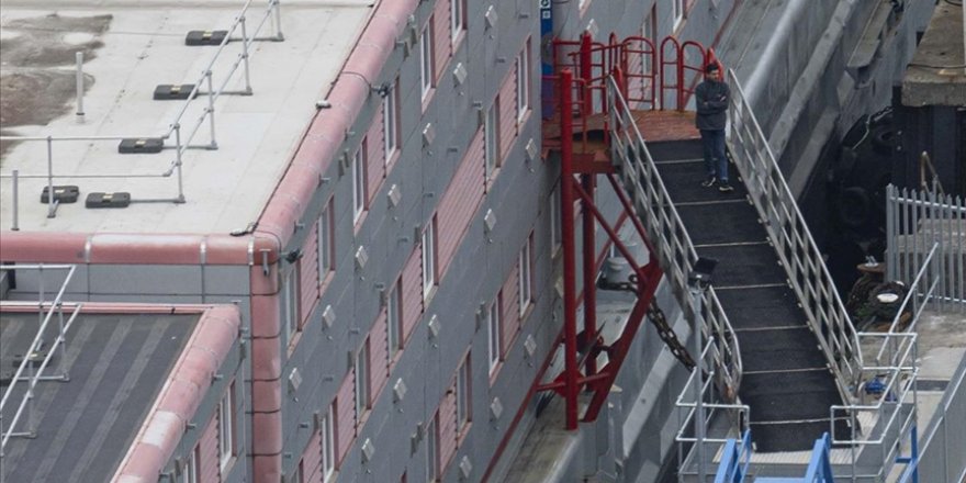 İngiltere Başbakanı, sığınmacıların gemilere taşınması planında kararlı olduklarını söyledi