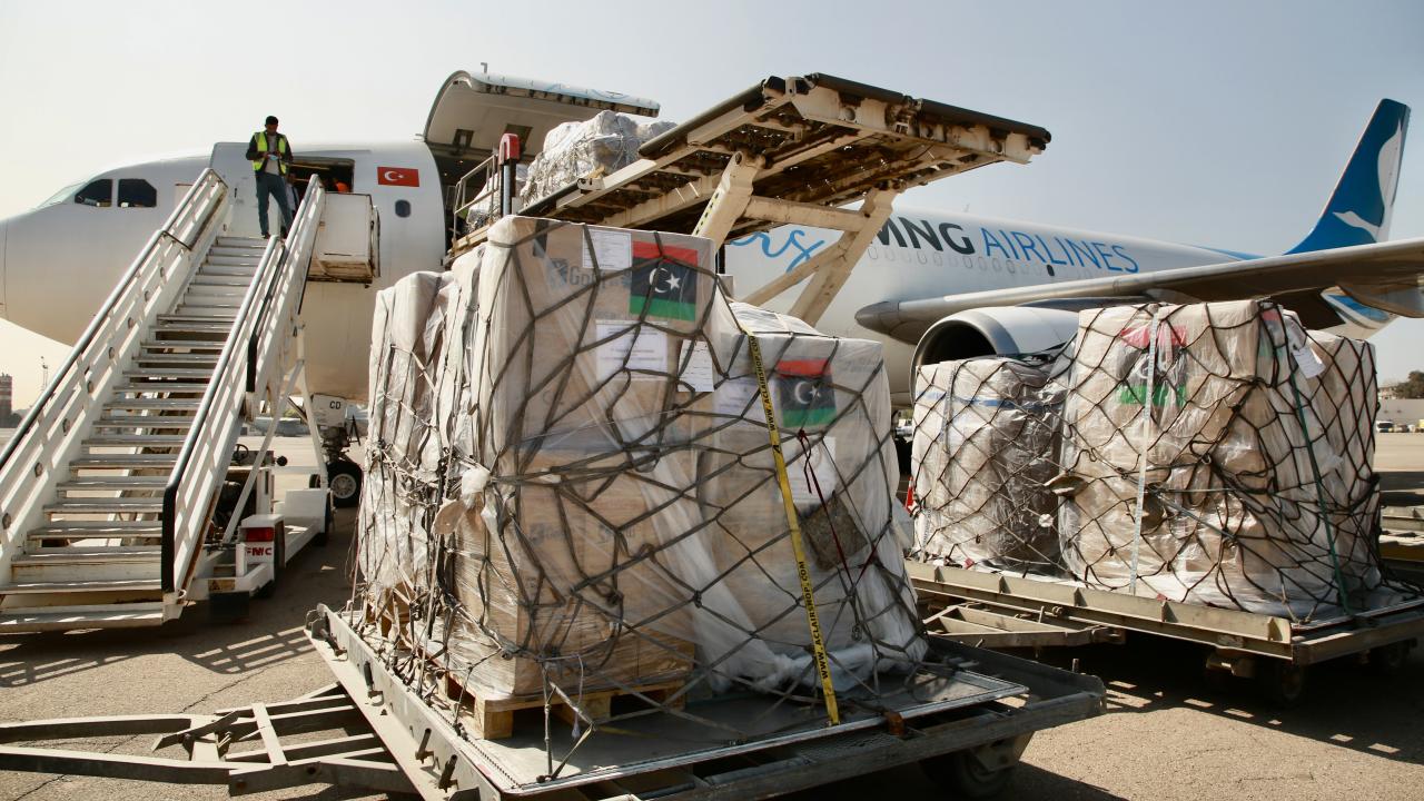 Sel felaketinin yaşandığı Libya'ya 70'ten fazla yardım uçağı ulaştı