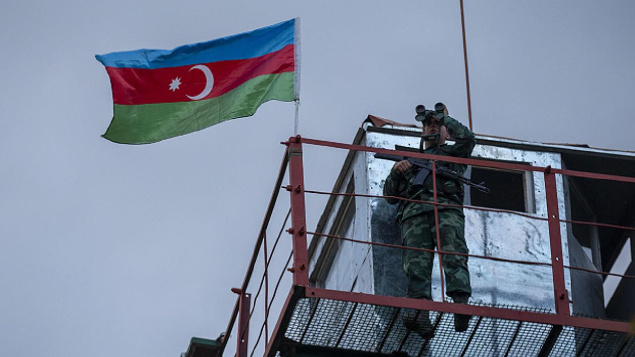 Azerbaycan: Ermenistan ordusu personeli Karabağ'dan Ermenistan'a geçecek