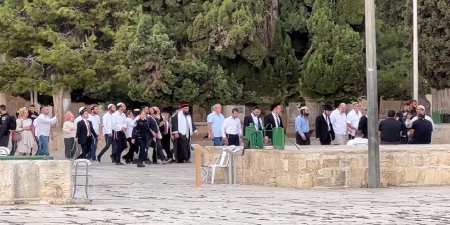 Siyonist çeteler Mescid-i Aksa'ya baskın düzenledi