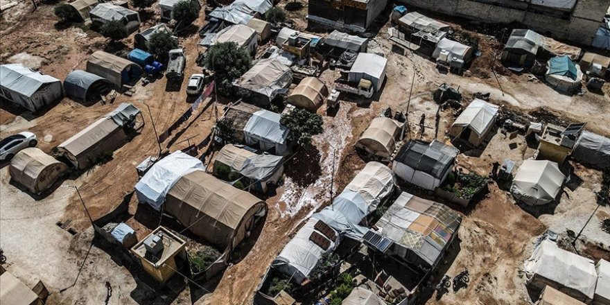 İdlib'de sağanak nedeniyle çadırları su bastı
