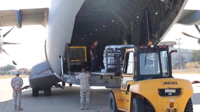 Türkiye Afganistan'a yardım malzemesi gönderiyor