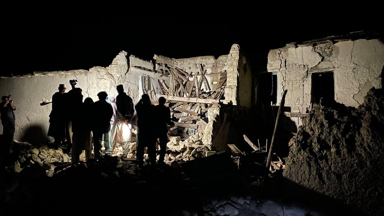 Afganistan'da art arda 6,3 ve 5,4 büyüklüğünde depremler meydana geldi