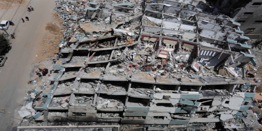 "600'ü çocuk yaklaşık 1.300 kişi hâlâ yıkılan binaların enkazı altında"