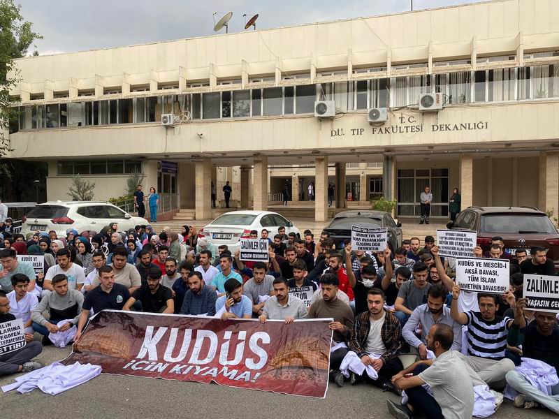 Dicle Üniversitesi öğrencilerinden işgalci İsrail vahşetine protesto