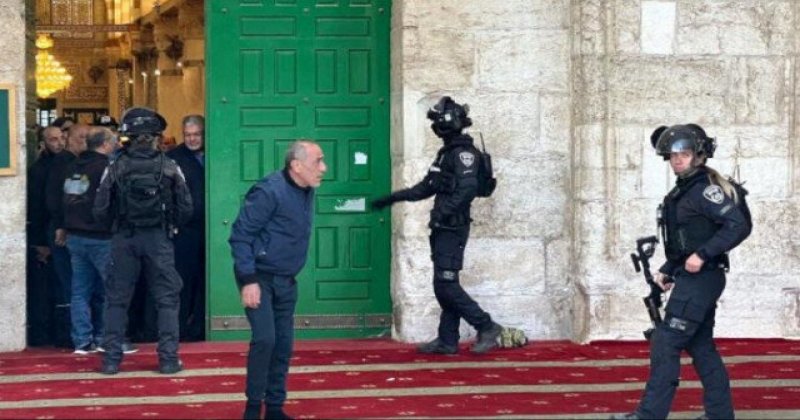 İşgalci İsrail'den Mescid-i Aksa'ya yine yaş sınırı