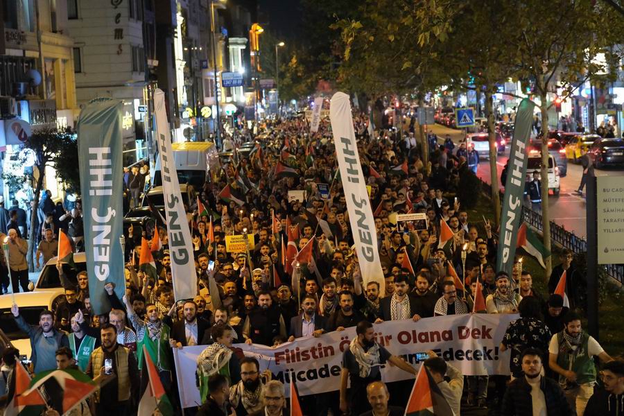 Fatih’te binler Filistin için yürüdü