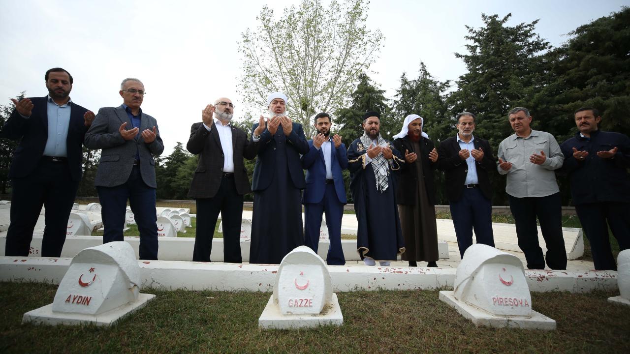Filistinli alimler Çanakkale'deki şehitlikte Gazze için dua etti