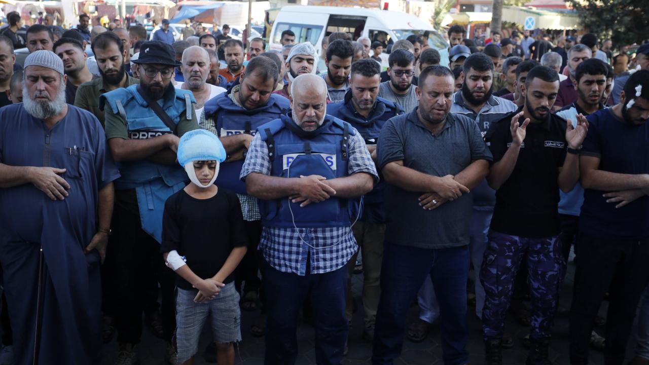 Al Jazeera muhabirinin şehit ailesi defnedildi