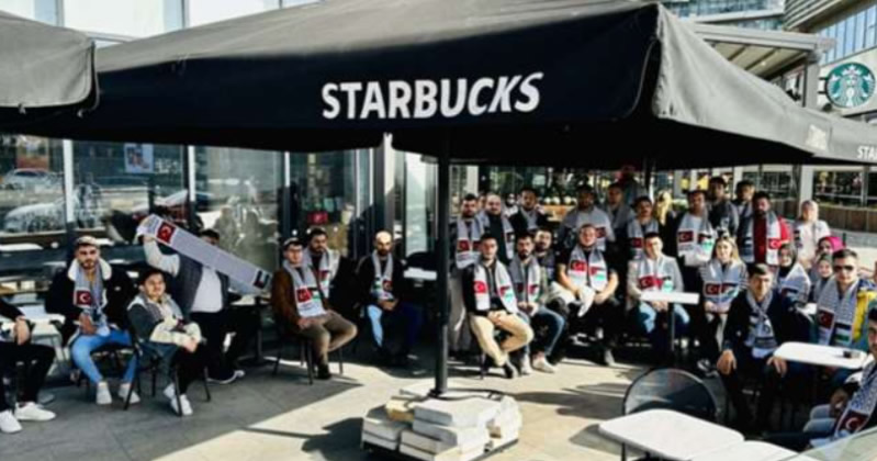 AK Parti Gençliği, Starbucks'ta 'yer kapatma' eylemini sürdürüyor