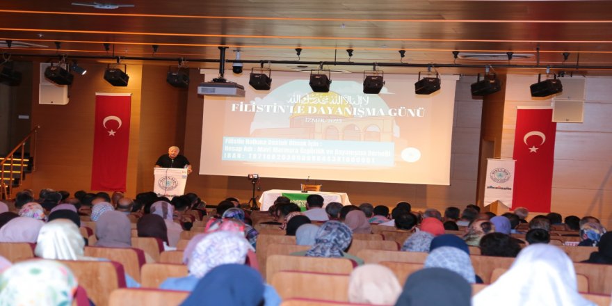 İzmir'de Filistin'le dayanışma günü programı gerçekleştirildi