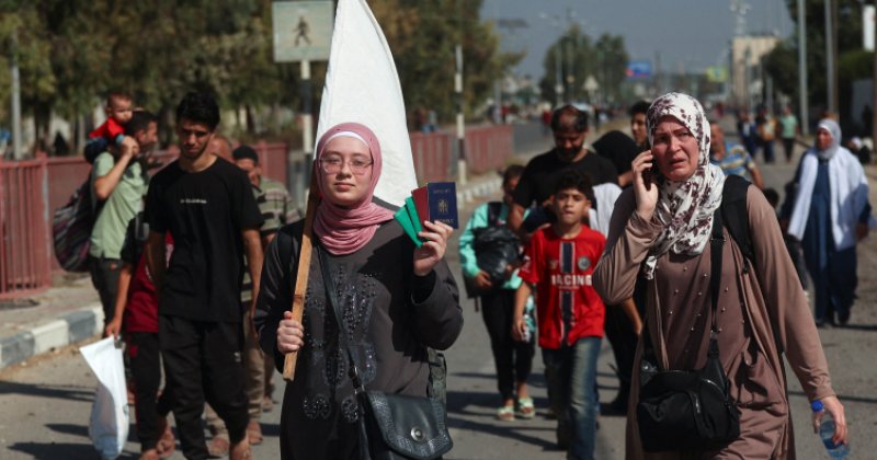Yerinden edilen Gazzeliler göç yolunda