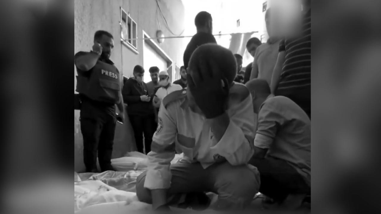 Sağlık görevlisi baba, oğluna son kez veda ederken gözyaşlarına boğuldu