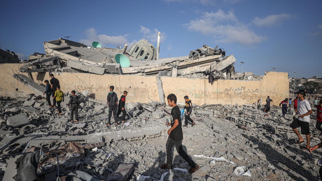 İşgalci İsrail'in bombardımanında Gazze'de 3 cami daha yıkıldı