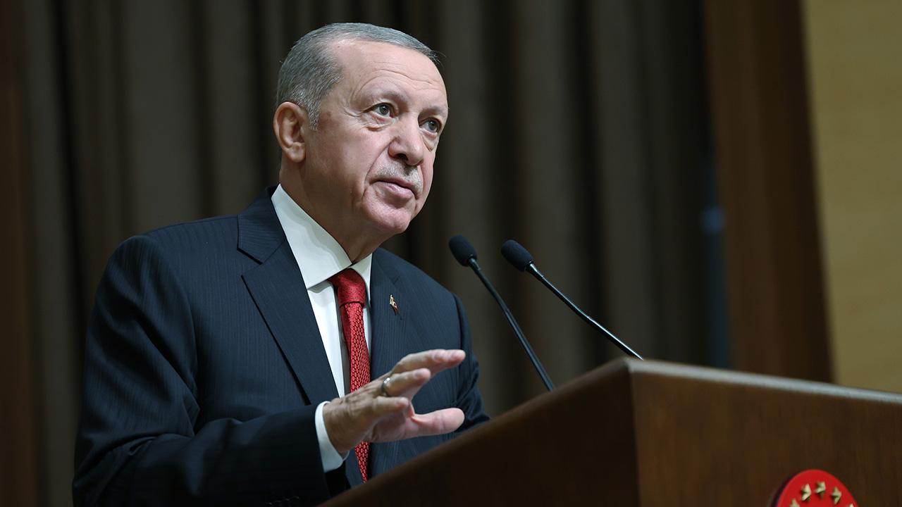 Cumhurbaşkanı Erdoğan'dan 'kibir hastalığı' vurgusu: Ya toparlarız ya da buz misali eririz