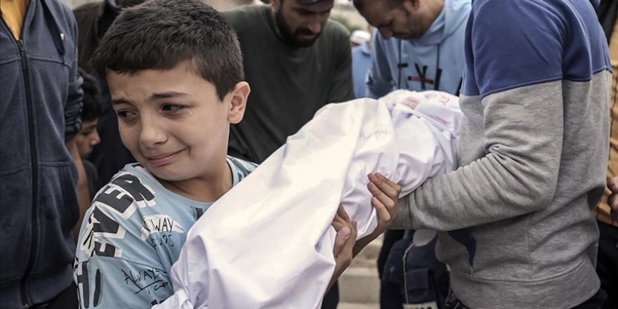 Katil İsrail'in saldırılarında Gazze'de 5 binden fazla çocuk öldürüldü