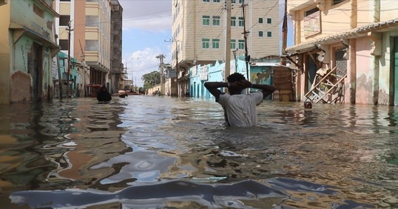 Somali'de sel nedeniyle ölenlerin sayısı her gün artıyor