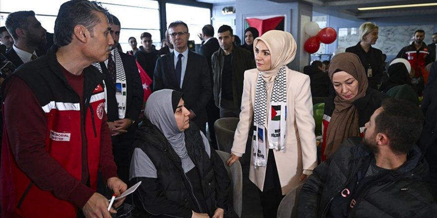 Aile ve Sosyal Hizmetler Bakanı Göktaş, İstanbul'a getirilen Filistinlileri ziyaret etti