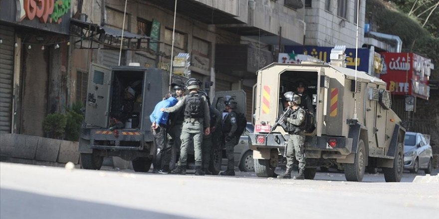 İşgal güçleri Batı Şeria ve Doğu Kudüs'te 20 Filistinliyi gözaltına aldı