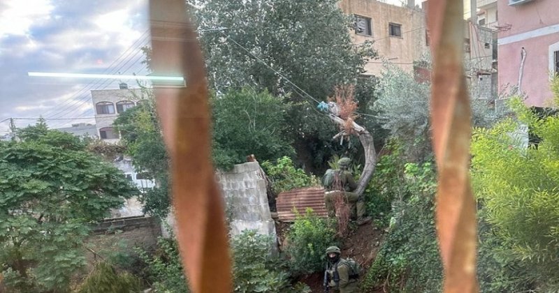 İşgal güçleri Batı Şeria'da bir evi kuşattı