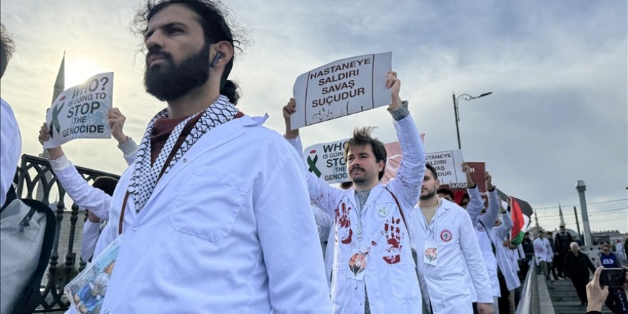 Sağlık çalışanları Gazze için "sessiz yürüyüş" düzenledi