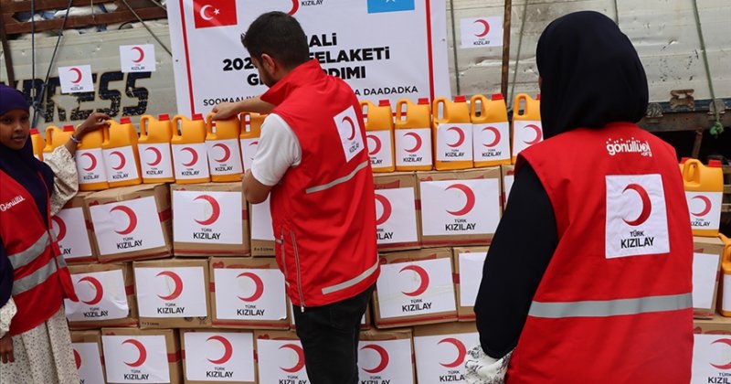 Türk Kızılay, Somali'deki sel felaketinden etkilenenlere 2 bin gıda paketi ulaştırdı