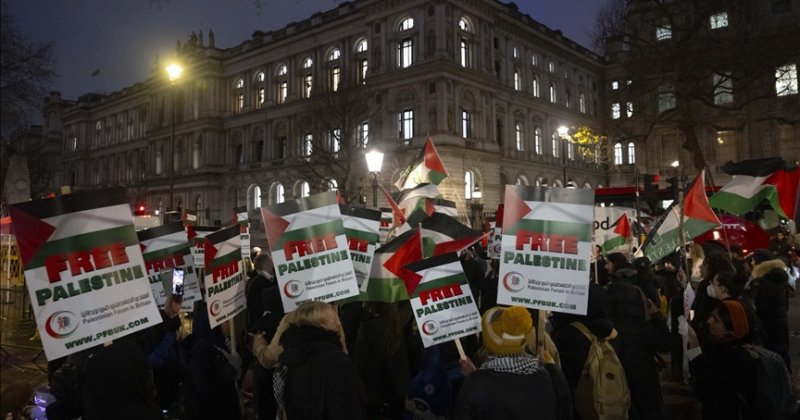 Gazze saldırılarında öldürülen Filistinli çocuklar Londra'da anıldı