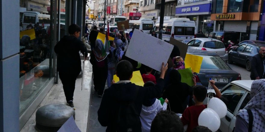 Adana’da Özgür-Der’li çocuklar Gazze için yürüdü