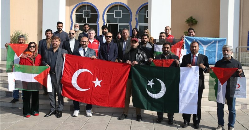 Pakistan'da Türkçe eğitimi alan öğrencilerden Filistin halkına yardım