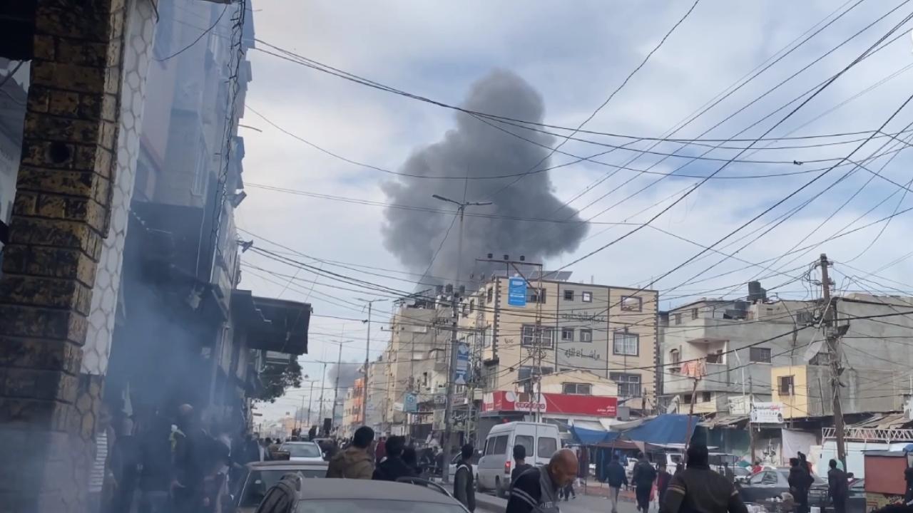 İşgalci İsrail "güvenli" dediği Refah'ta hastane yakınını bombaladı