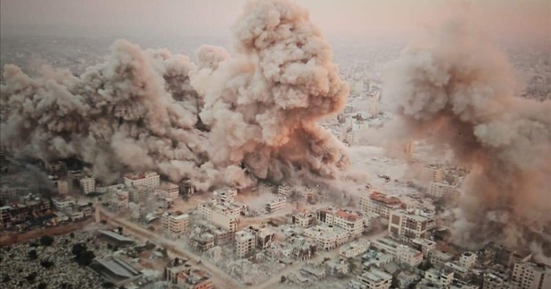 İşgalciler Gazze kentinde hükümete ait kurumların olduğu bölgeyi yıktı