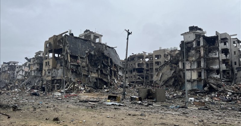 Katil İsrail ABD'nin verdiği 1 tonluk bombalarla yüzlerce kez Gazze'yi vurdu