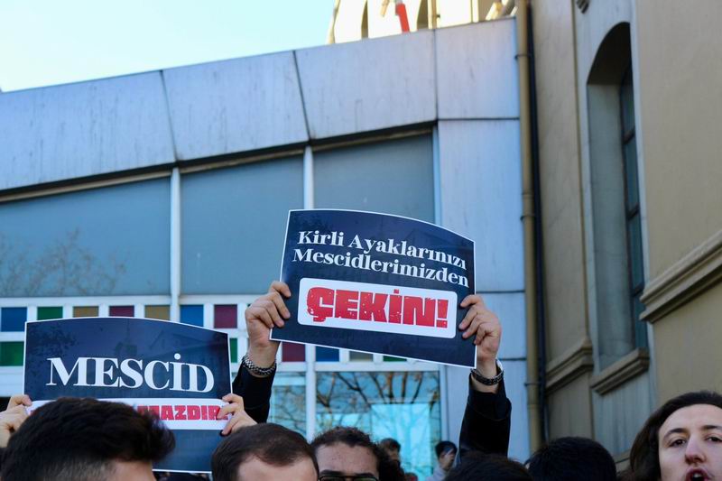 Bahane: Ayakkabı, sebep: İslam düşmanlığı