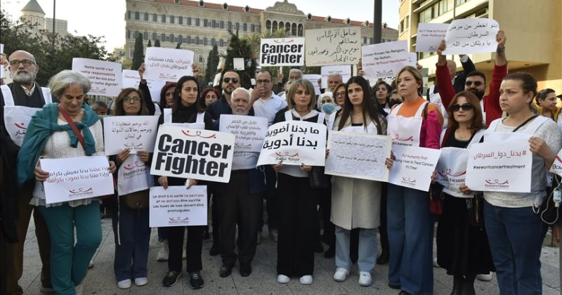 Lübnan'da ilaç bulamayan kanser hastaları gösteri düzenledi