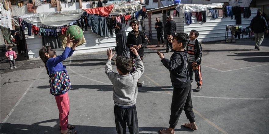 “Dünyadaki diğer çocuklar gibi ölümden uzak yaşamak istiyoruz”