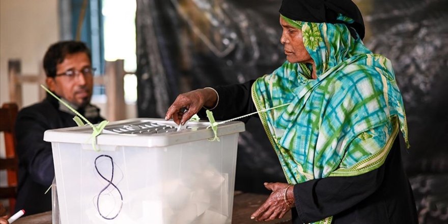 Bangladeş’te Şeyh Hasina diktası muhalefetsiz seçime gitti