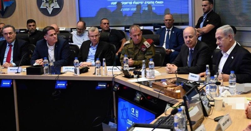 İşgal rejimi kabinesinde çatlaklar büyüyor