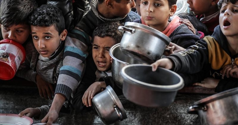 Filistinli gazeteciler, Gazze'nin kuzeyinde aç bırakılan halk için dünyayı yardıma çağırdı