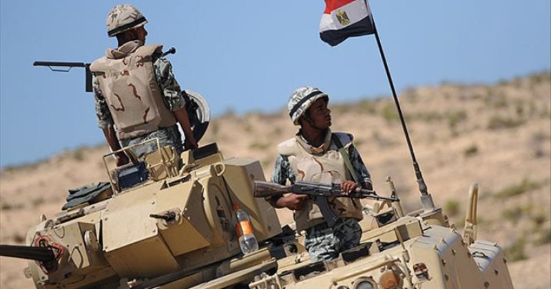 Mısır ordusu Gazze sınırına askeri sevkiyat yapıyor