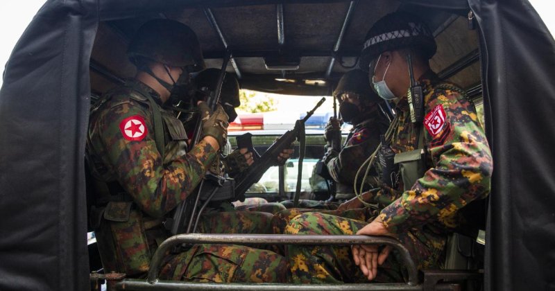 Myanmar'da kadın ve erkeklere zorunlu askerlik uygulaması