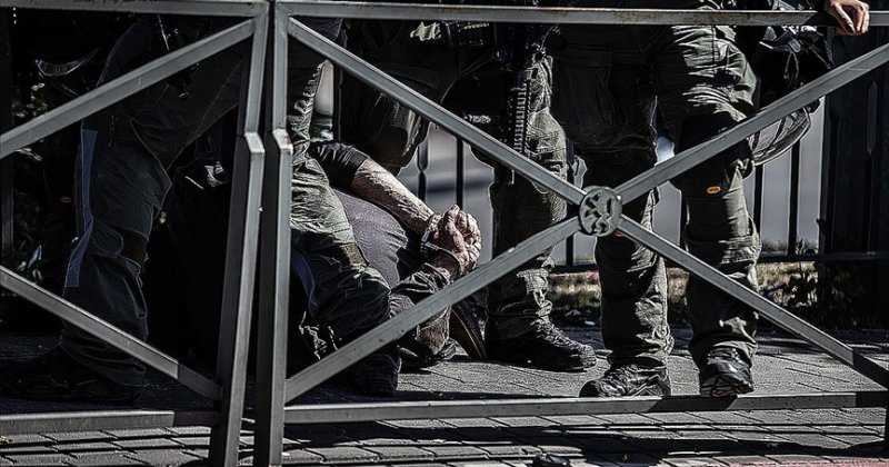 İşgal güçleri işgal altındaki Batı Şeria'da 35 Filistinliyi gözaltına aldı