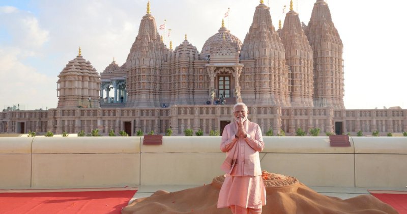 İslam düşmanı Modi BAE'de Hindu tapınağı açtı