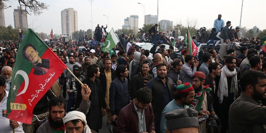 Pakistan'da İmran Han'ın partisi, ülke genelinde seçim sonuçlarını protesto etti