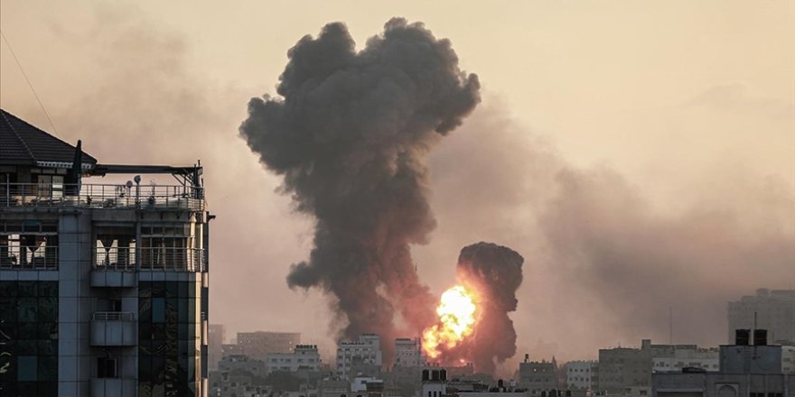 Katil İsrail ordusu, Gazze Belediyesine ait makine ve araçları imha etti