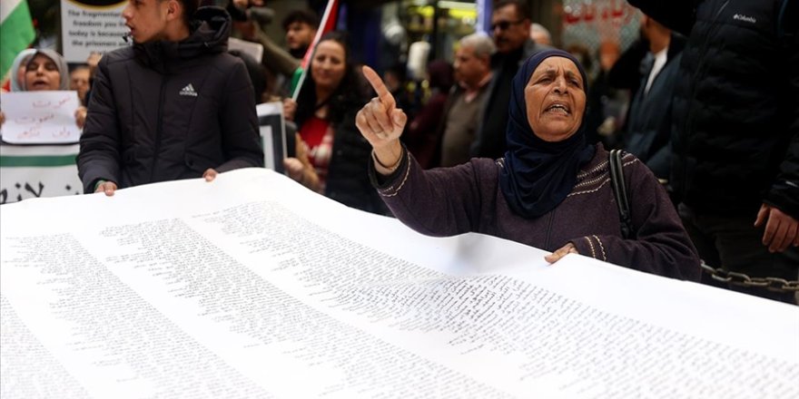 Batı Şeria'da İsrail'in Gazze'ye yönelik saldırıları ve "aç bırakma" politikası protesto edildi