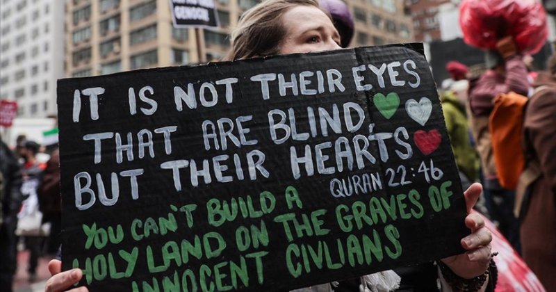 New York'ta göstericiler Amerikan-İsrail Halkla İlişkiler Komitesi binasına yürüdü